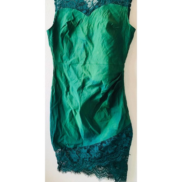 ❤️NWT Unique & Classic lace green iridescent dress size medium - Picture 5 of 7